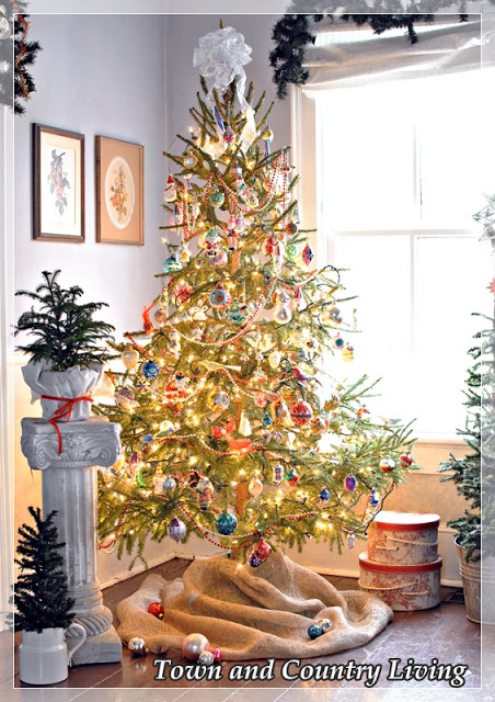 Burlap Christmas Tree Skirt.
