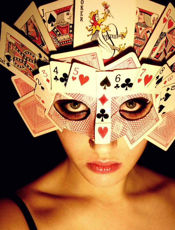 Queen of Hearts Poker Mask.