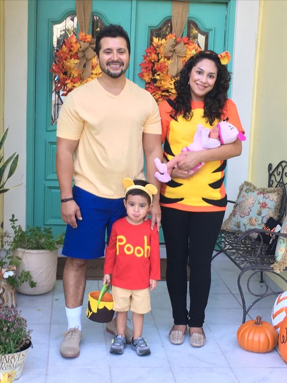 25+ Family Halloween Costumes 2017