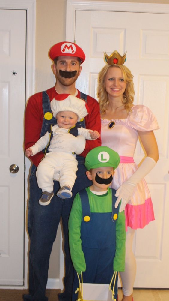 25+ Family Halloween Costumes 2017