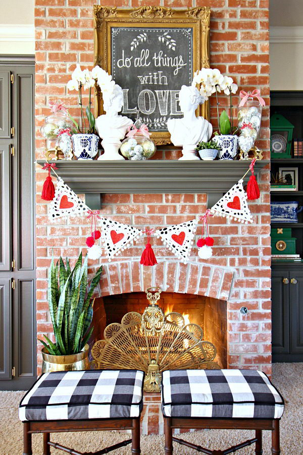 DIY No Sew Garland And Chalkboard Message.