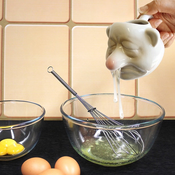 A Cup That Separates Eggs Through Its Nostrils. 