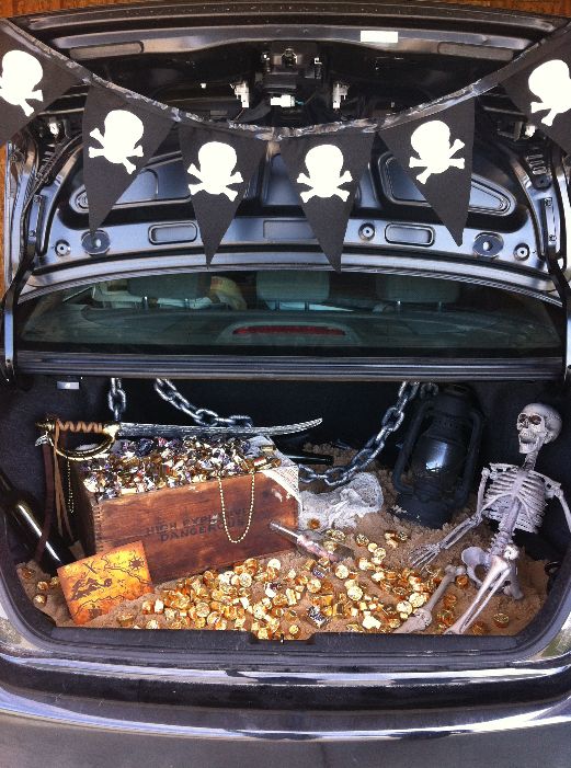 Pirates of the Carribean Trunk.