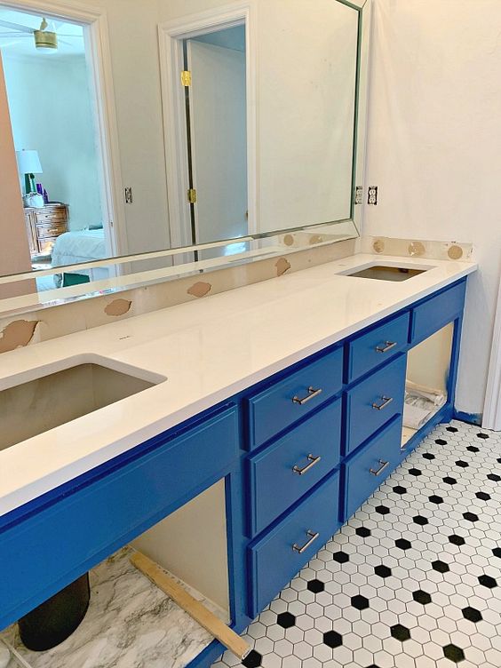 Jack and Jill Bathroom Layout Ideas.