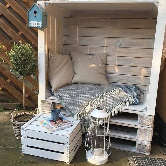 Cozy Backyard Nooks Out Of Old Pallets.