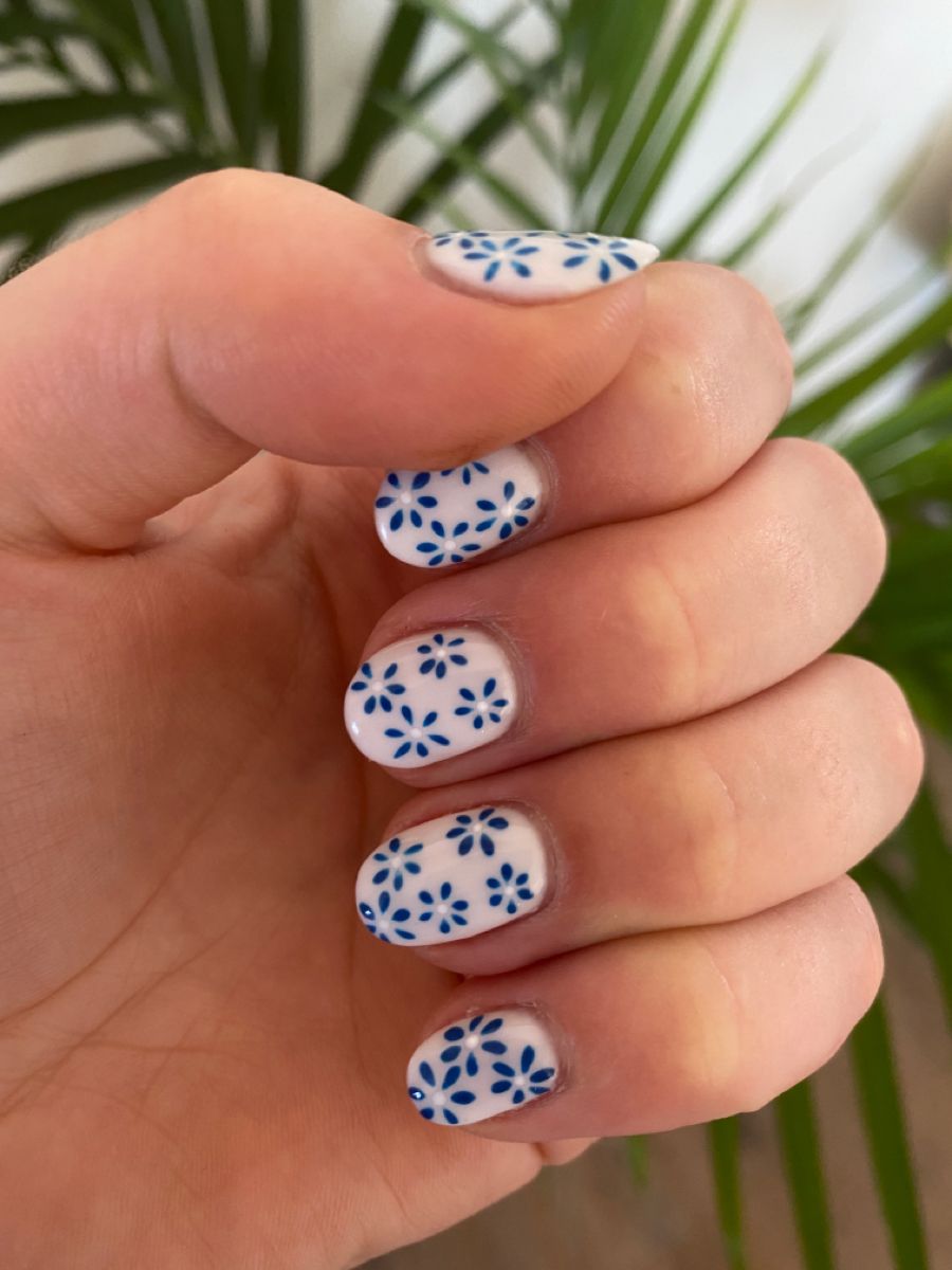 Blue Flower Rounded Nails.