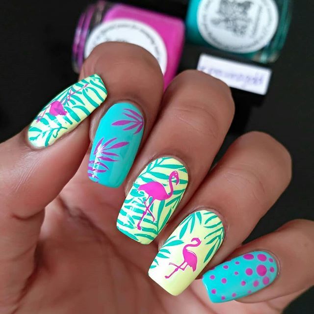 Flamingo Summer Nails.
