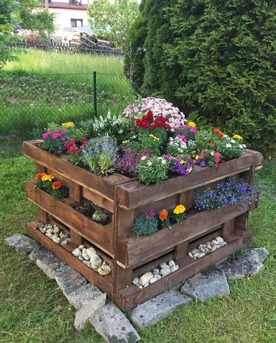 Transform Your Backyard with a Pallet Flower Garden. 