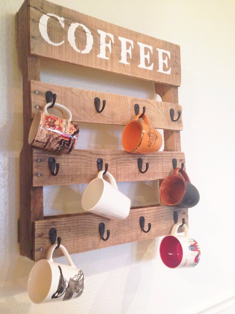 DIY Pallet Coffee Mug Holder. 