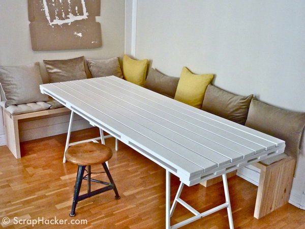 DIY Pallet Dining Table. 