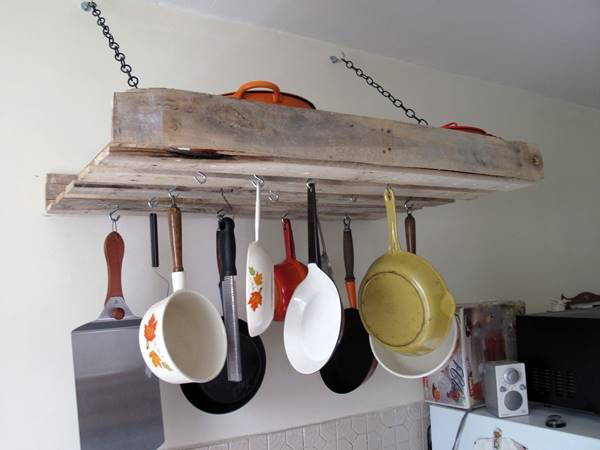 Transform Your Cooking Space with a DIY Pallet Pot Rack. 