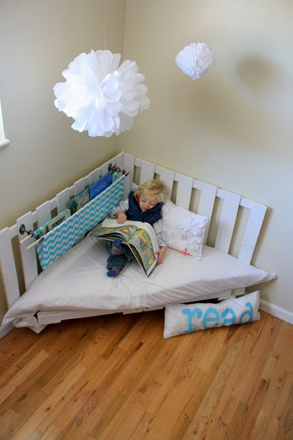 Pallet Reading Nook for Kids. 
